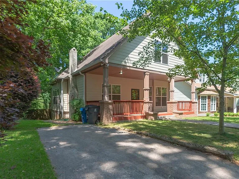 1371A Clermont Ave — Photo 3