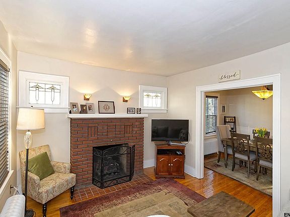 3rd image of 41 Fleetwood Ave
