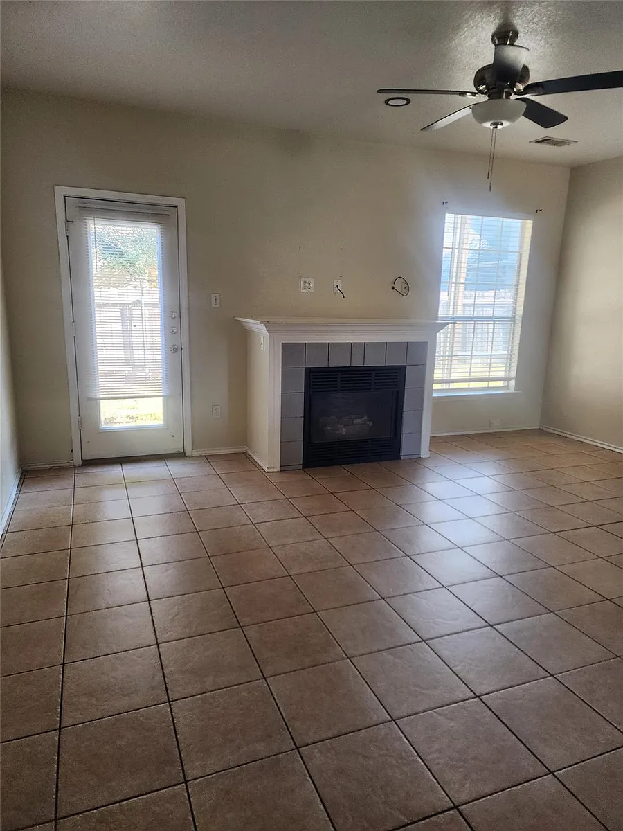 Building Photo - 3102 Northwest Blvd #A