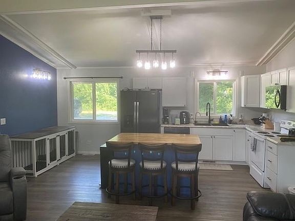 5th image of 1351A 105th Avenue