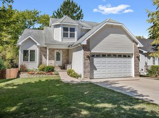 411 Clearview Ave, Wauconda, IL 60084