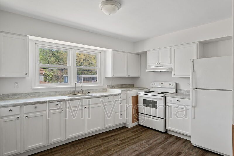 1st image of 472 N Oceana Blvd #B