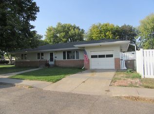 509 Nelson St, Hildreth, NE 68947