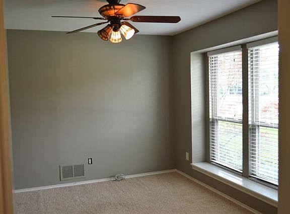 3rd image of 3433 Sheffield Cir
