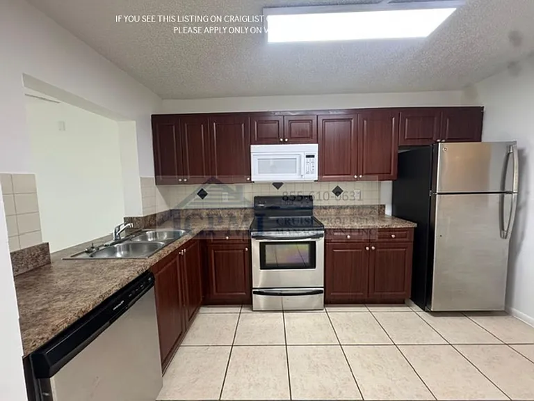 Island Club - 9000 NW 28th Dr Coral Springs, FL 33065 — Photo 16