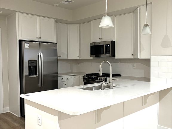 3rd image of 8030 Williamson Blvd