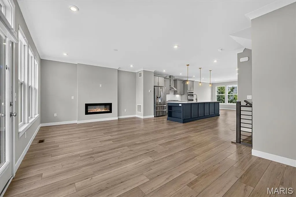 4 bed, 3.5 bath, 2515 sqft, $4,800 — Photo 3
