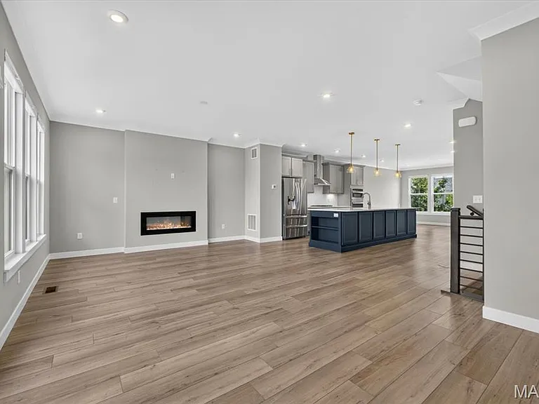 8933 Eager Rd — Photo 3