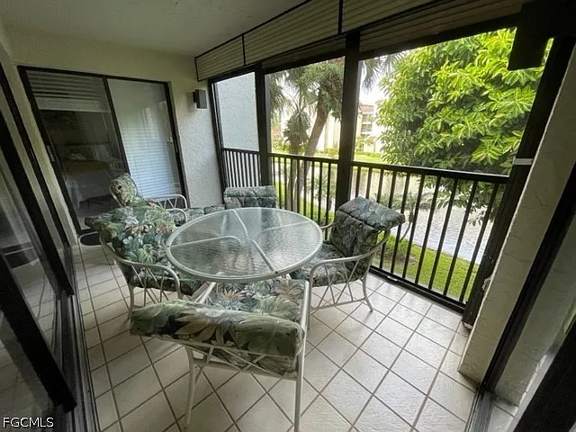 3 bed, 2.0 bath, 1006 sqft, $5,000 — Photo 3
