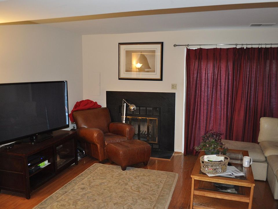 2nd image of 2407 S Walter Reed Dr