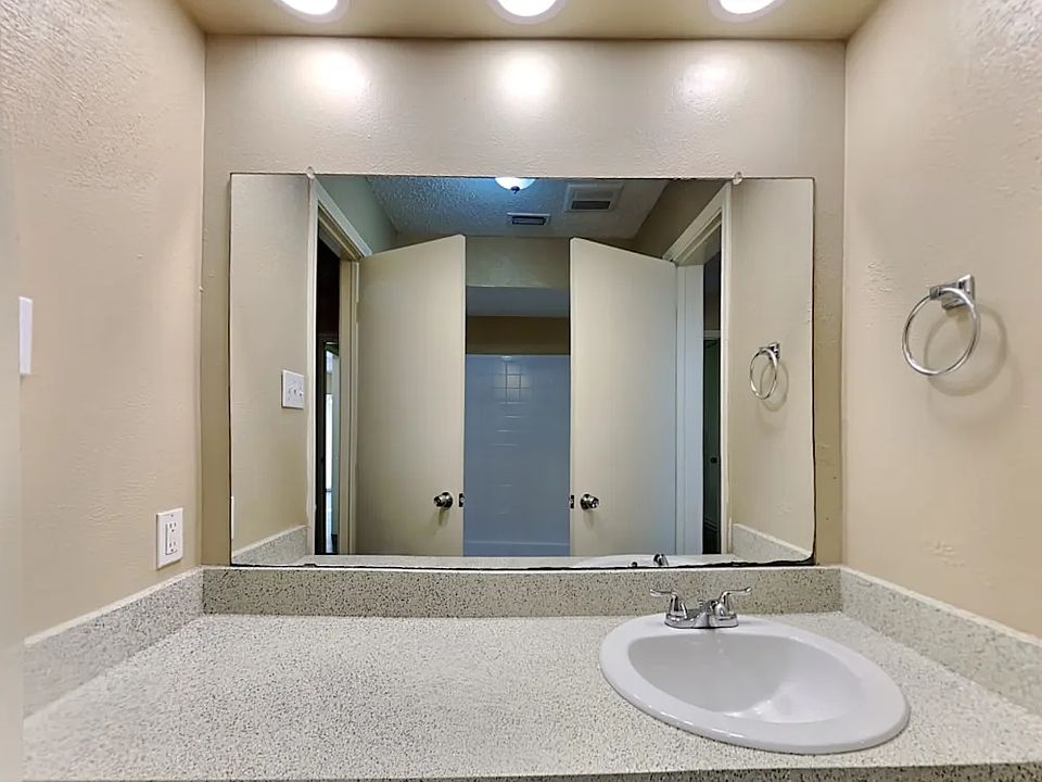 1st image of 309 Valleyglen Dr