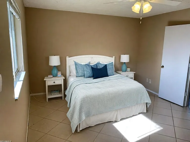 309 SW 3rd Pl #7 — Photo 17