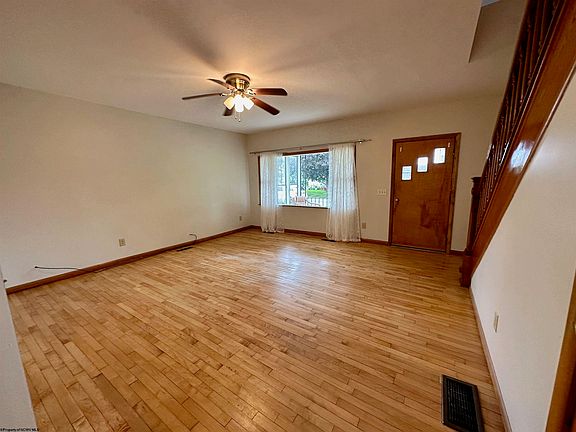 3rd image of 607 Yokum St
