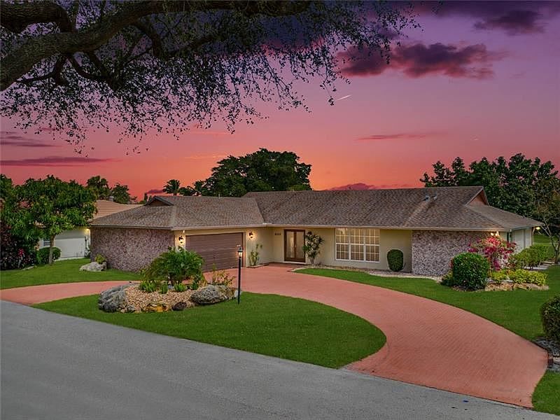 1st image of 4508 Queen Palm Ln