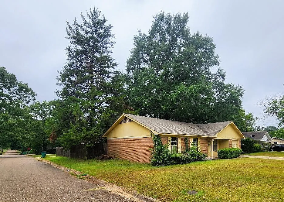 3 bed, 1337 sqft, $1,400 — Photo 4