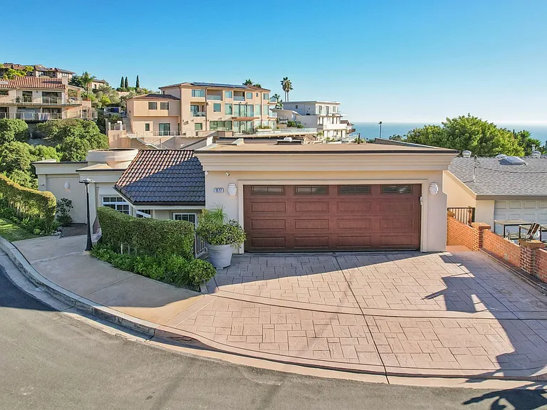 1177 Avenida Amantea — Photo 31