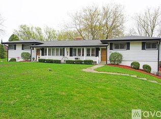 N48W18959 Pleasant View Dr, Menomonee Falls, WI 53051