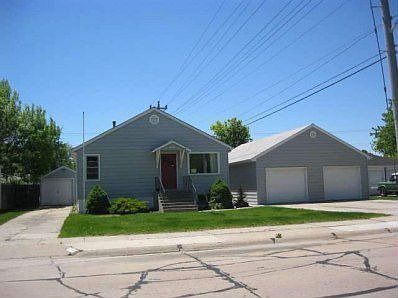 1st image of 1520 W 1st St