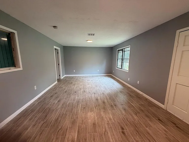 222 E John Alber Rd — Photo 7