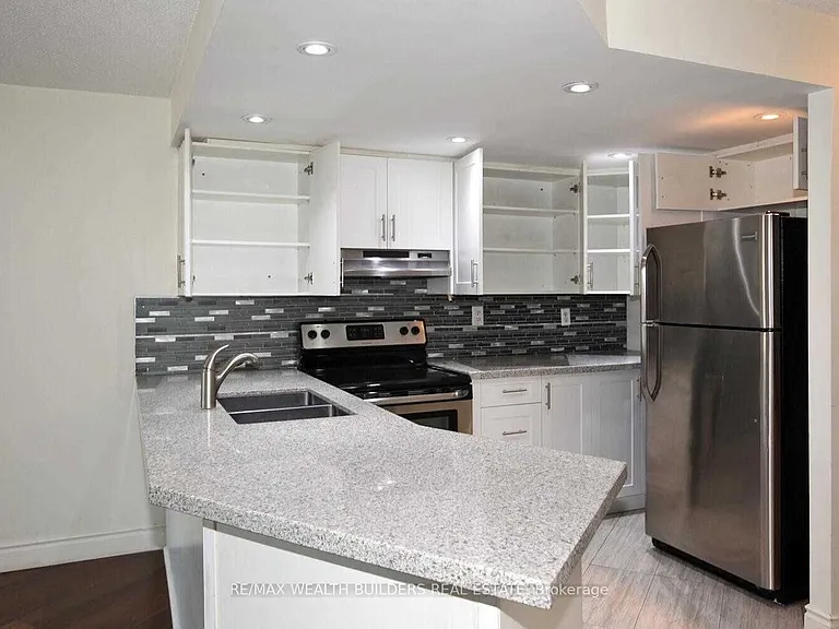 77 Maitland Pl #207 — Photo 28