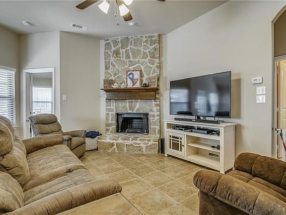 4th image of 296 Blackhaw Dr