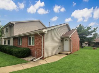 915 Laura Dr, Champaign, IL 61822