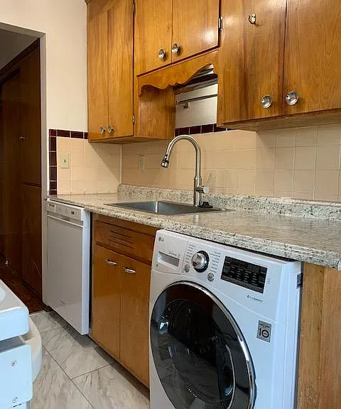 653 W Nickerson St #201 — Photo 4