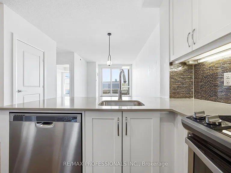 2 Old Mill Dr #612 — Photo 11