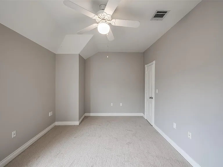 315 Sandman St — Photo 20