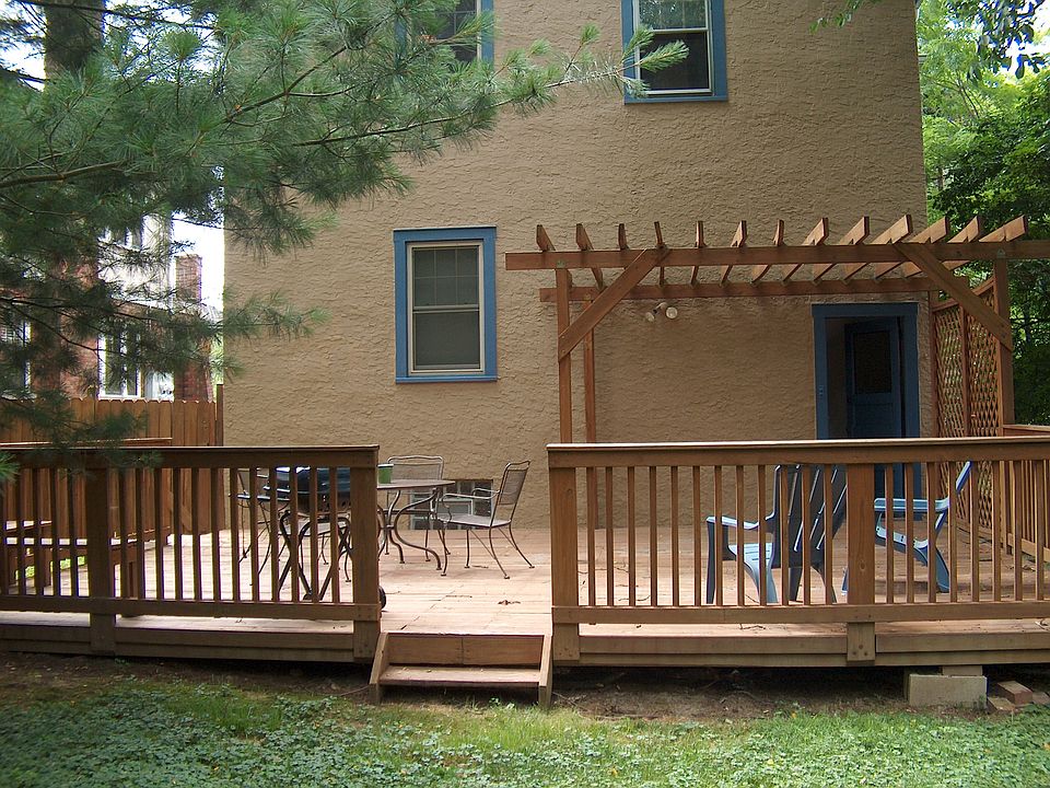 Shared rear deck (View 1)