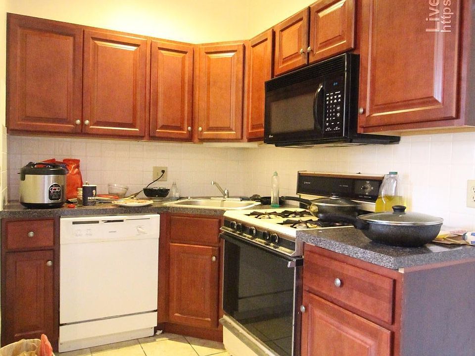 2nd image of 1266 Commonwealth Ave