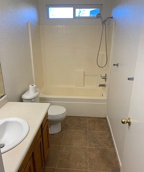 950 W McIntire Ave — Photo 8