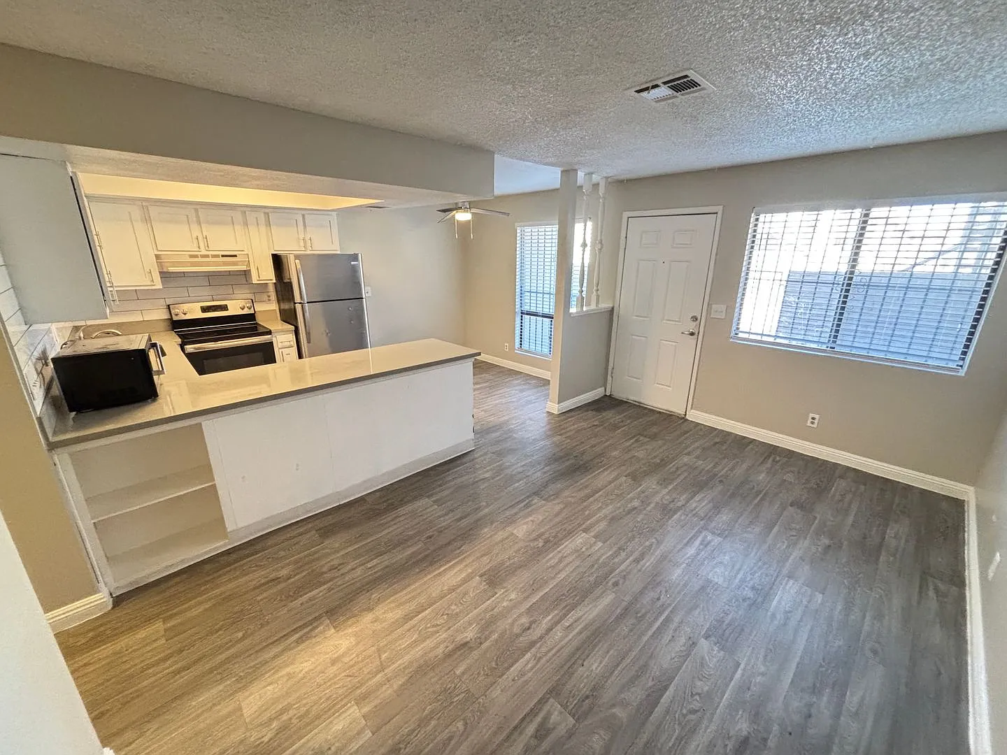 Beautiful 1Bed/1Bath home located in Craigmont Villas Community — Photo 3