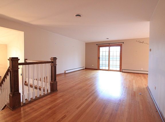 4th image of 4421 Oakwood Ave