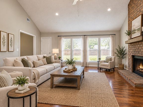 3rd image of 305 Jessica Dr