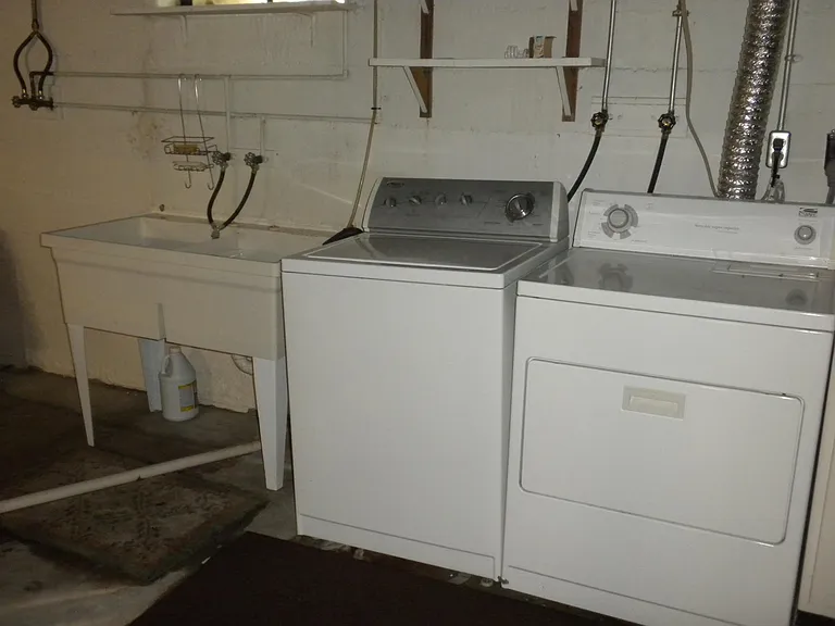 1038 Parkway Dr — Photo 32