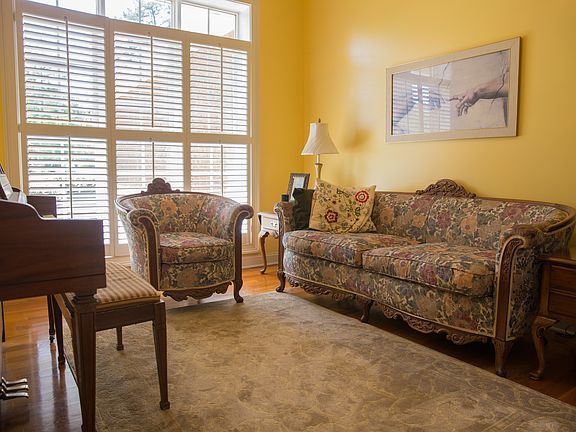 5th image of 124 Larkspur Dr