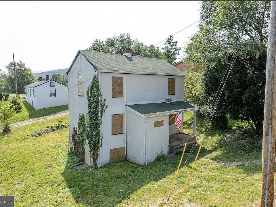 2nd image of 704 Parkview Dr