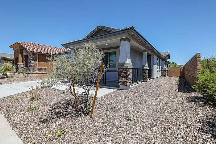 4 bed, 2.0 bath, 1841 sqft, $2,350 — Photo 4