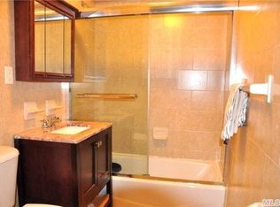 16210 71st Ave APT 3B, Fresh Meadows, NY 11365
