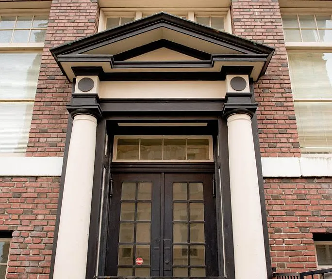 The Colonial — Photo 2
