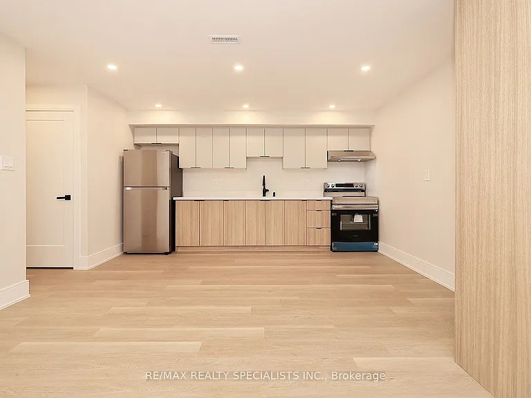 1048 Roosevelt Rd #MAIN — Photo 43