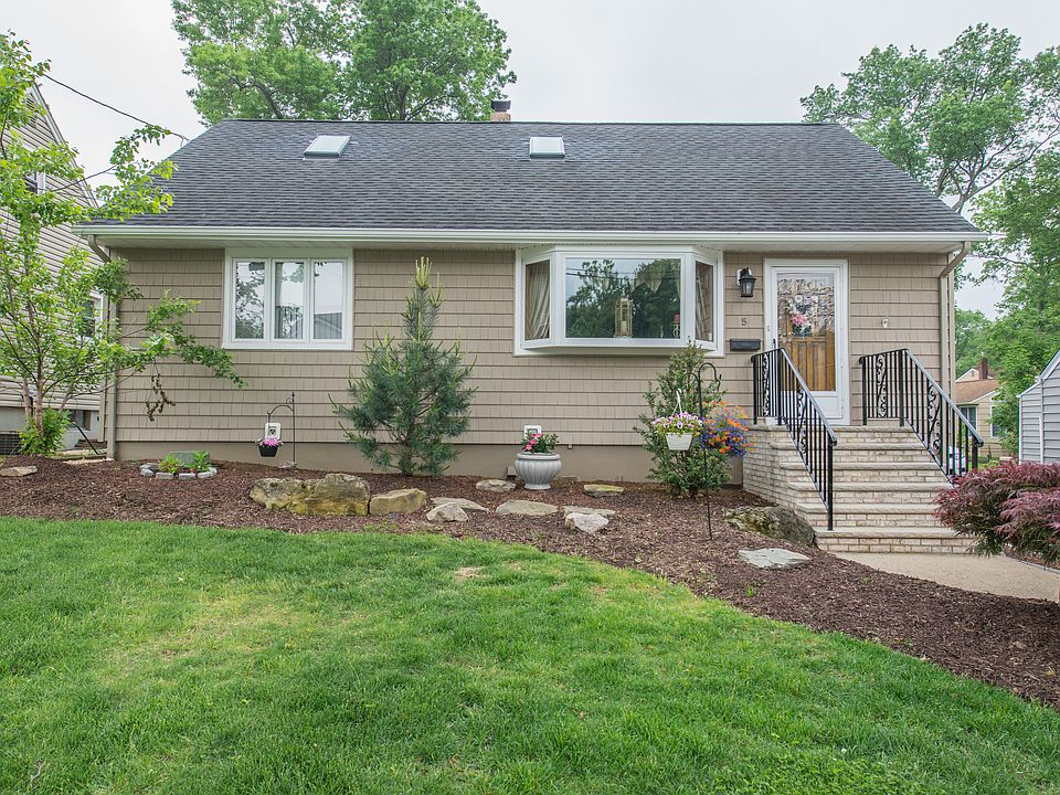 1st image of 5 Peckman Ct
