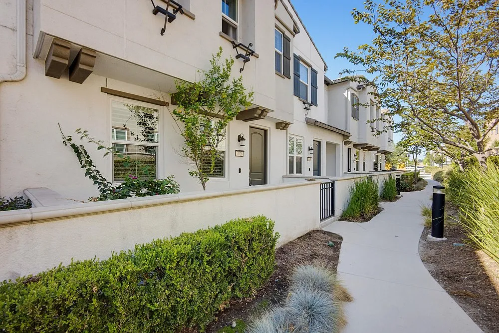 3 bed, 2.5 bath, 1468 sqft, $3,400 — Photo 1