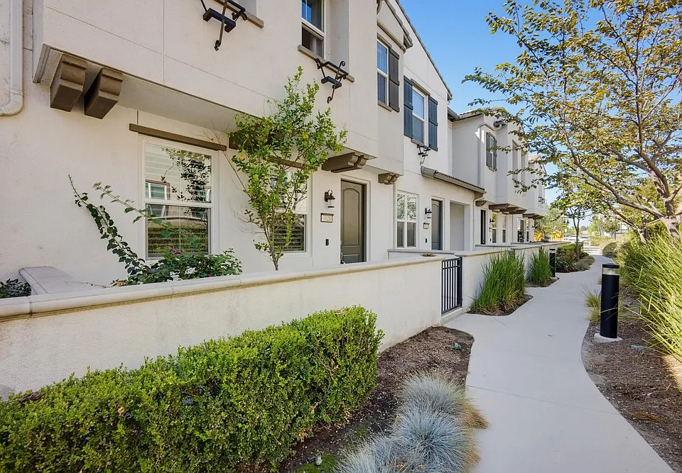 7028 Montecito Ln