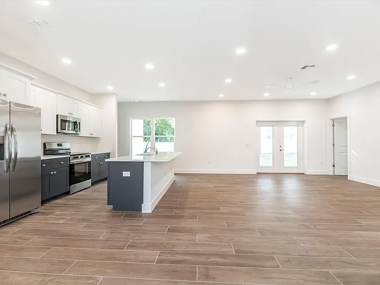 1709 Holly Rd — Photo 21