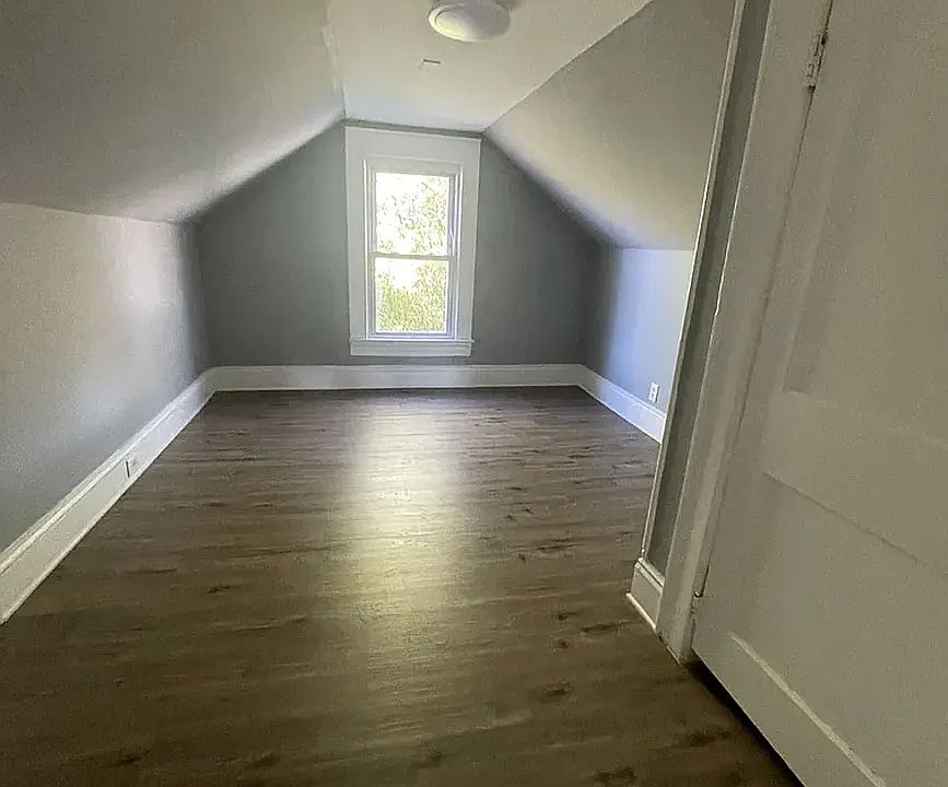 2nd image of 559 Grove St #6D