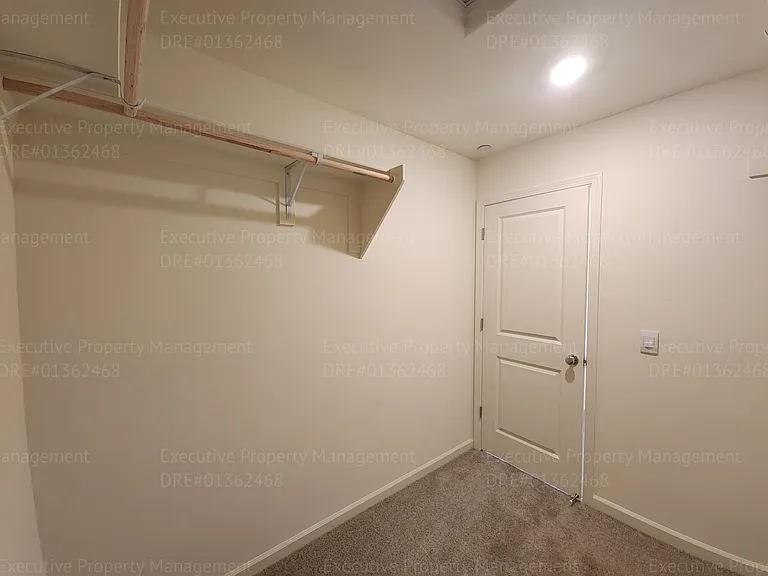 8921 Kemi St — Photo 30