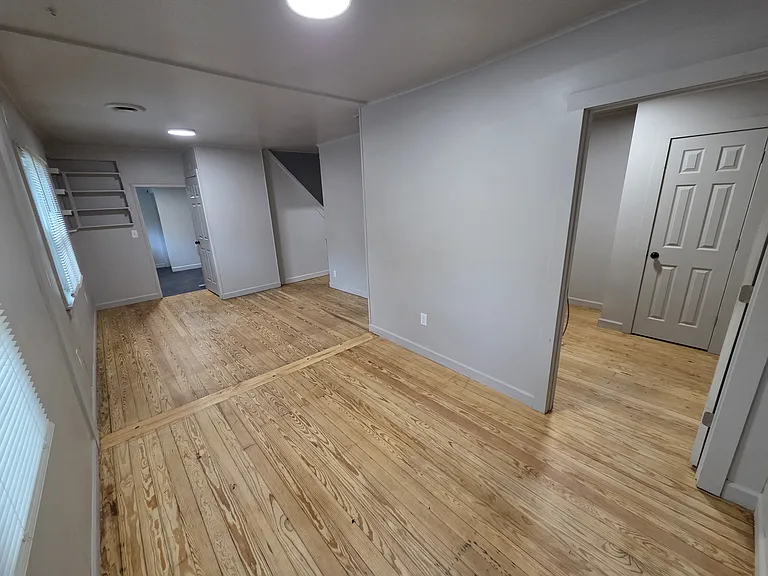832 N Leroy St — Photo 7