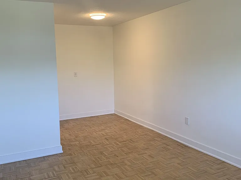 230 Oak St — Photo 77